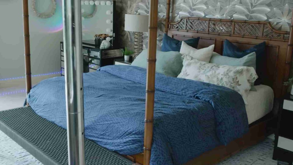 Bedroom of bretman rock house