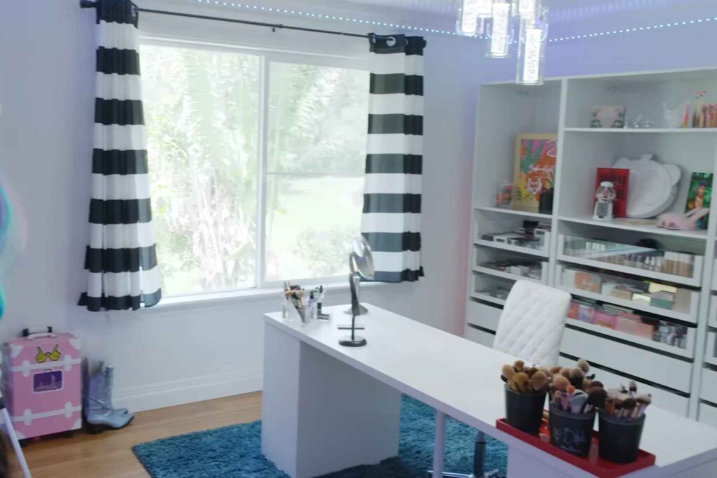 Bretman rock house small office