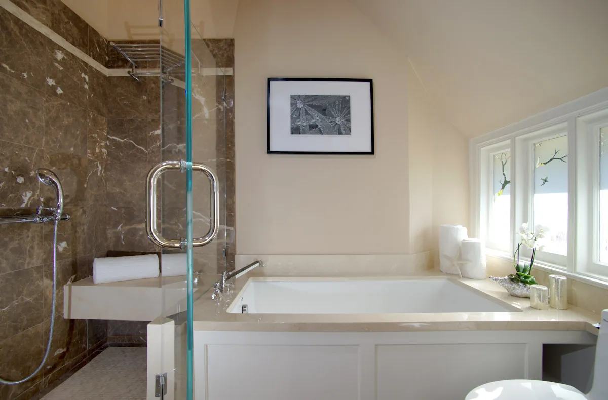 Mrs. Doubtfire's house bathroom