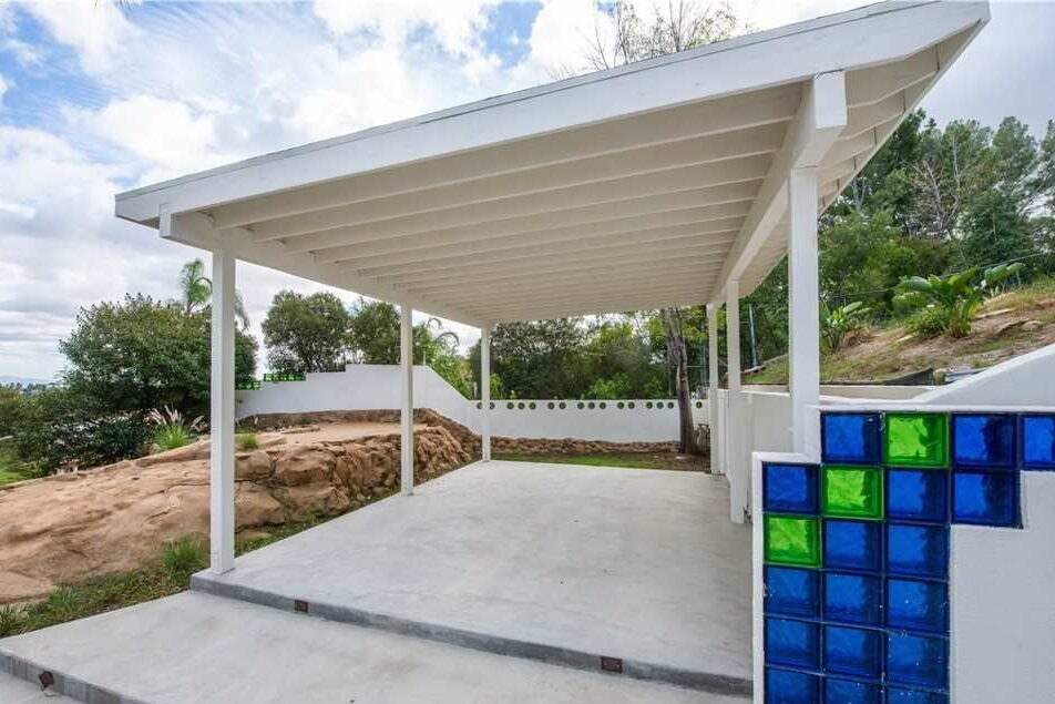 Outside garden area of Blueface