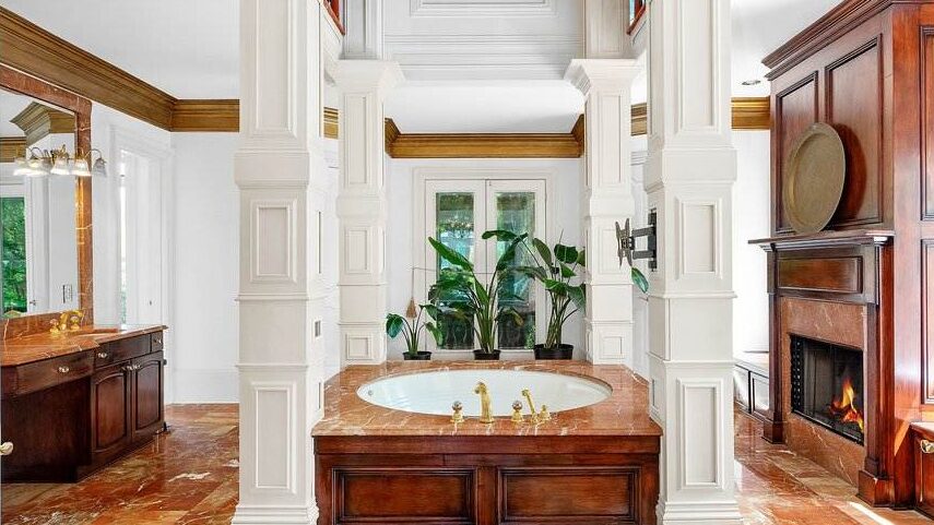 Tyler Perry's bathroom of Atlanta Mansion