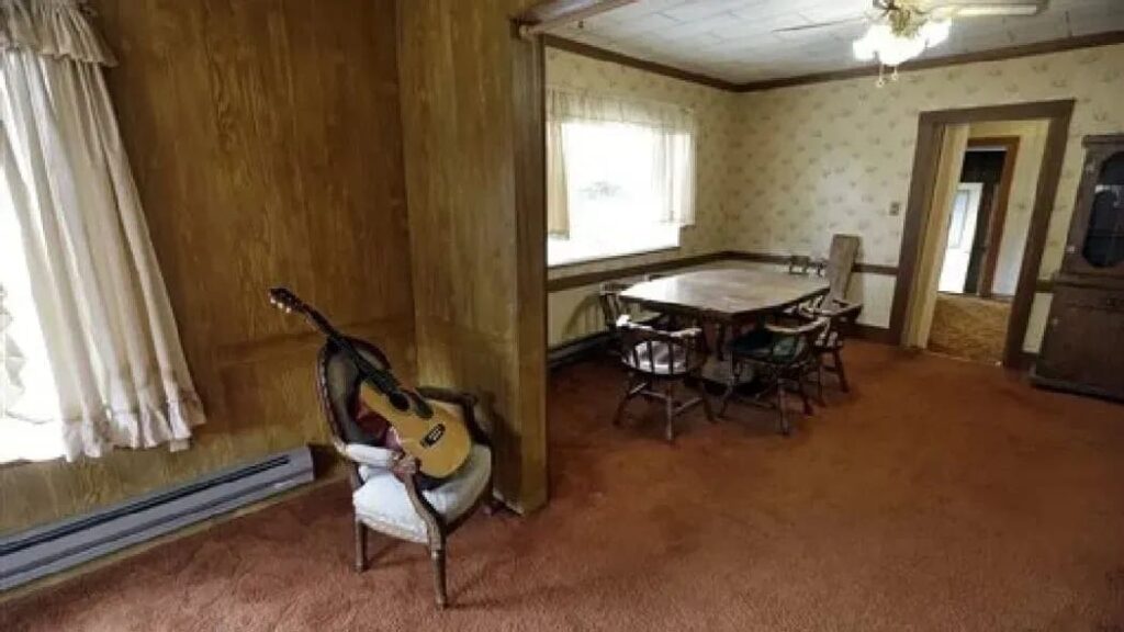 Dining room area of kurt cobain childhood house