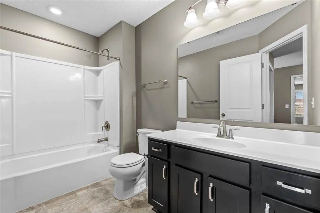 Justin jefferson house bathroom