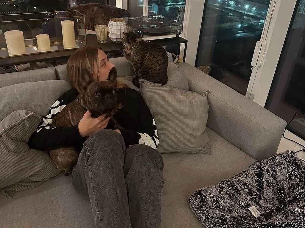 kat Timpf with her dog in Living room