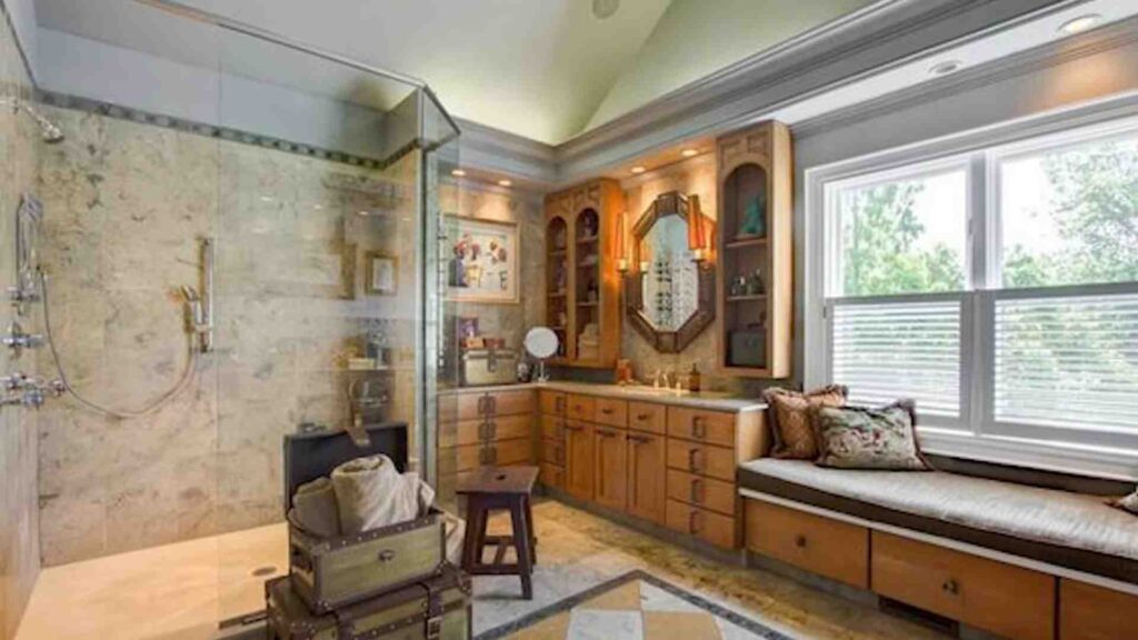 bathroom of ryan day house 