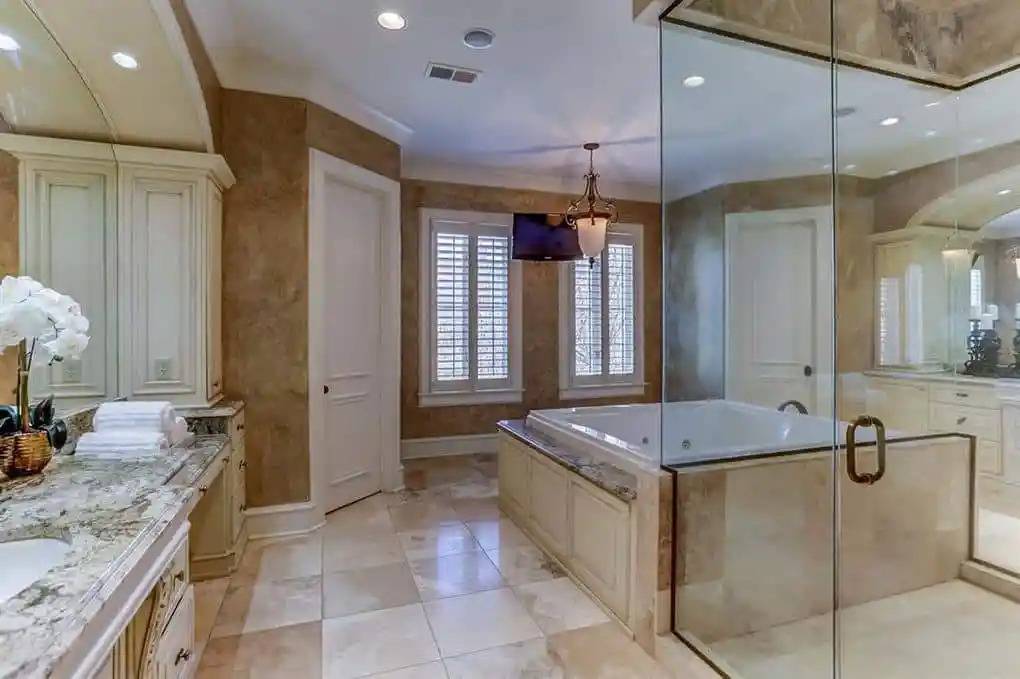 spa style bathrooom of ja morgants house
