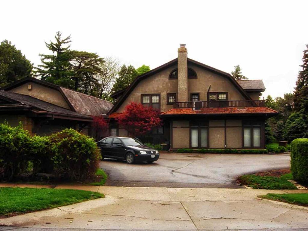 Exterior view of warren buffett's house