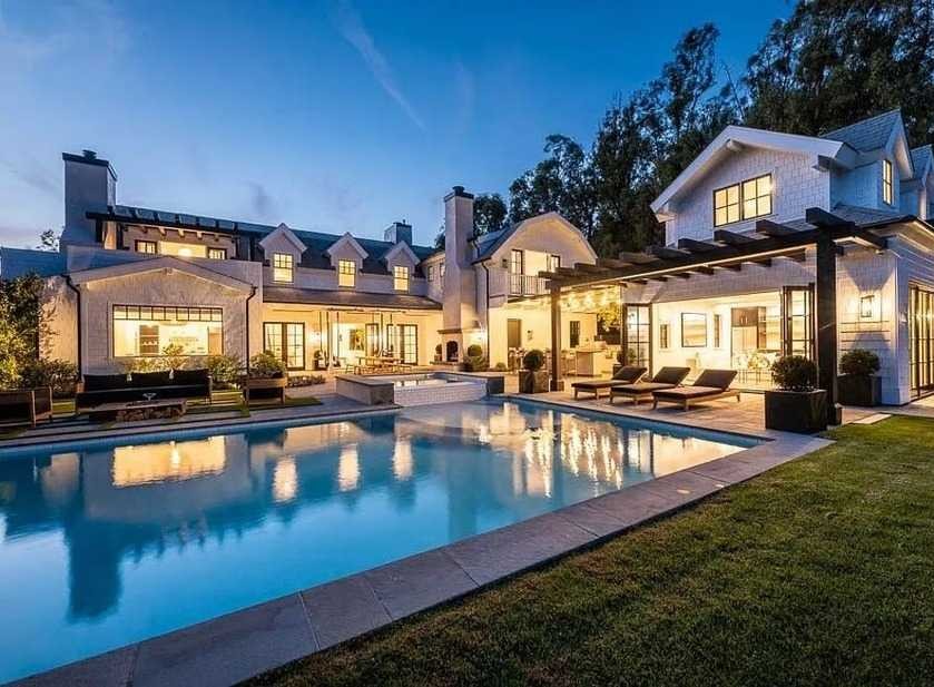 Dakota Johnson malibu house