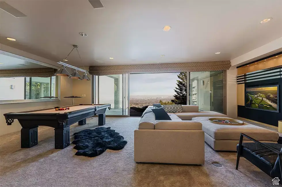 NBA youngboy house entertainment area