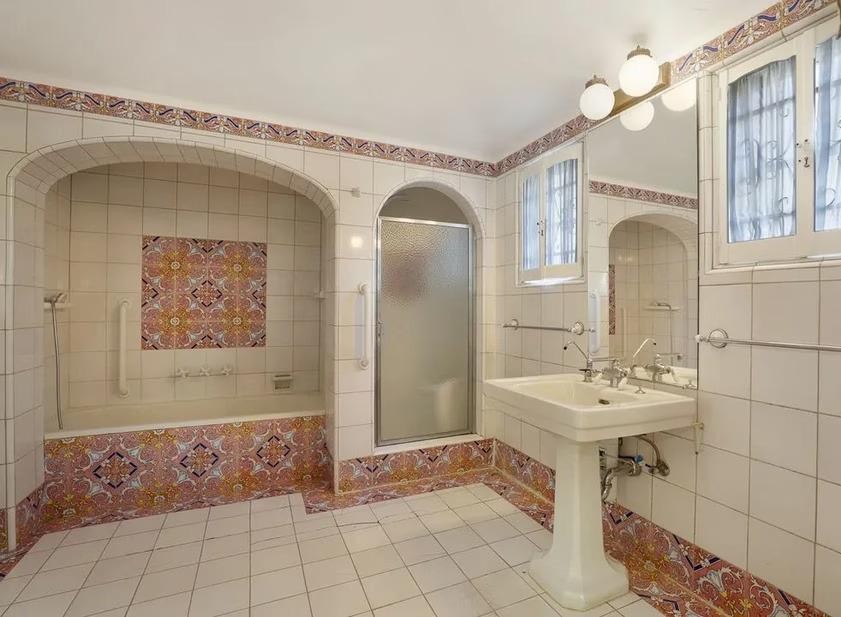 bob barker house bathroom