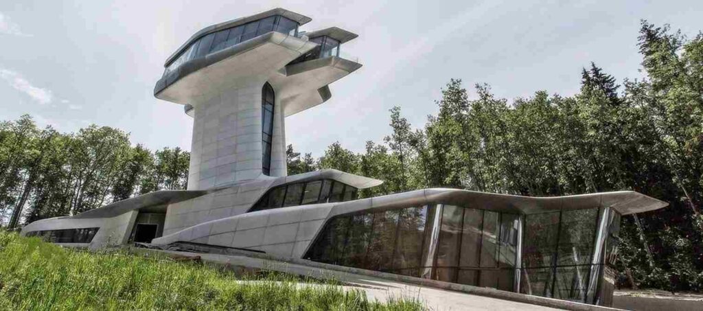 Another house of naomi campbell in russia