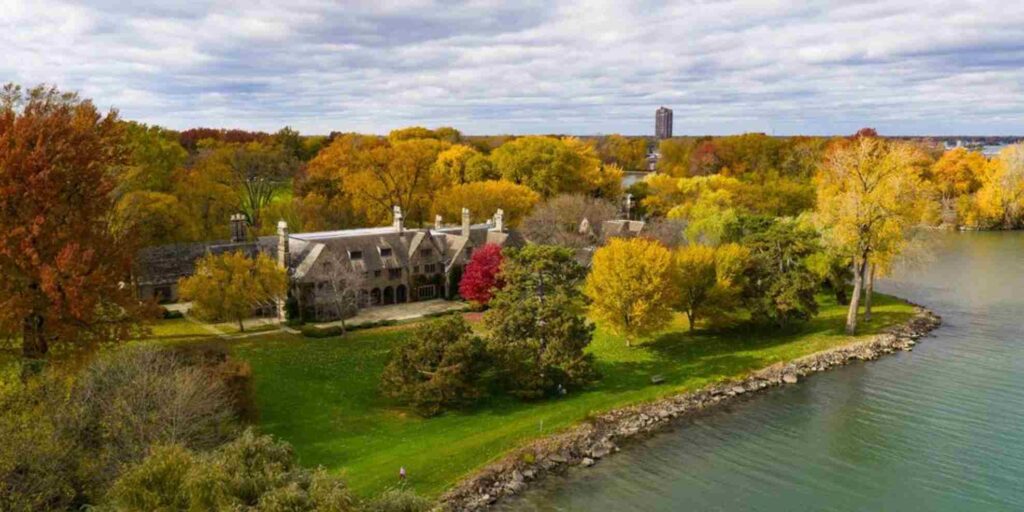 Edsel and Eleanor Ford House Lakefront beauty