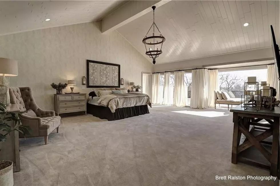 Duggar house Master bedroom