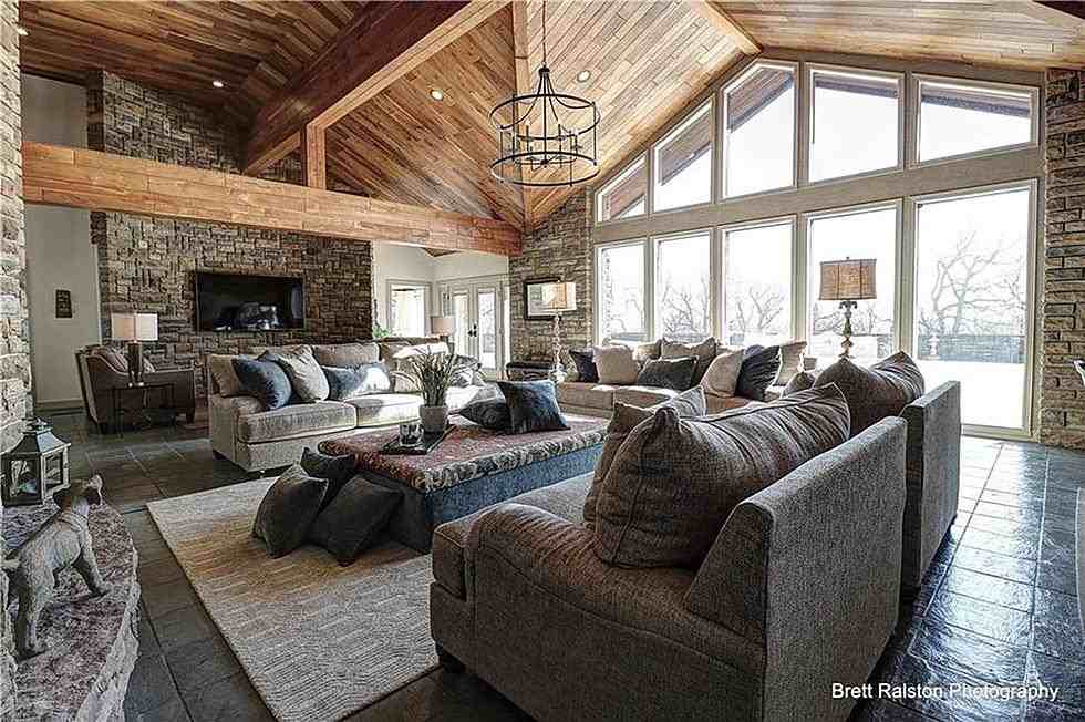 duggar house living room with furniture