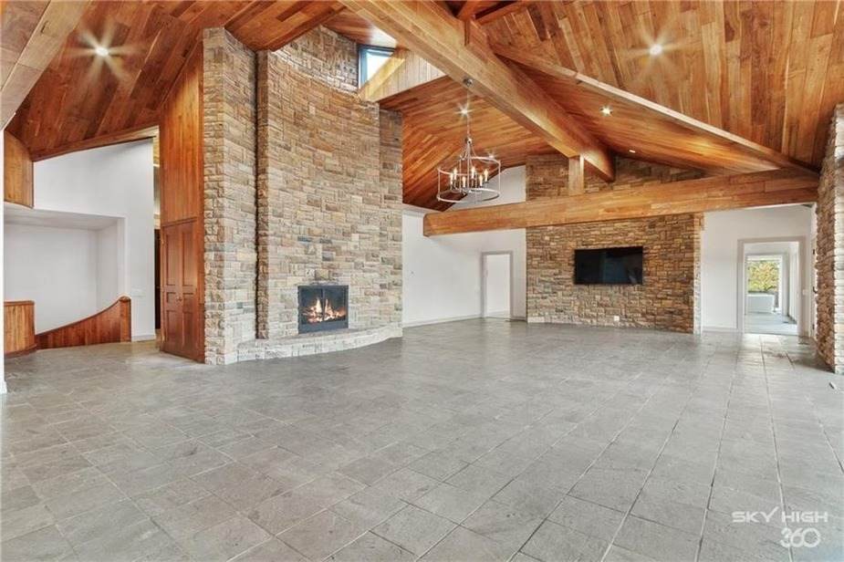 duggar house living room